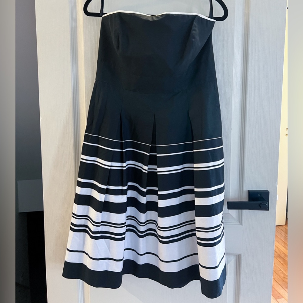 NWOT White House Black Market Black and White Strapless Fit-and-Flare Dress 12